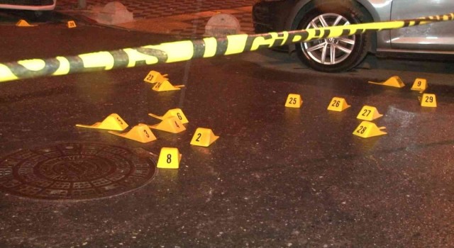 Bahçelievlerde bir işyerine uzun namlulu silahlarla saldırı düzenlendi: 1i ağır 5 yaralı