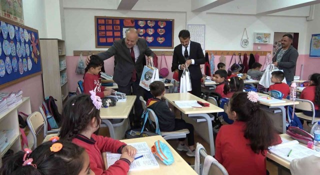 Bahşılı Belediyesinden öğrencilere kırtasiye yardımı