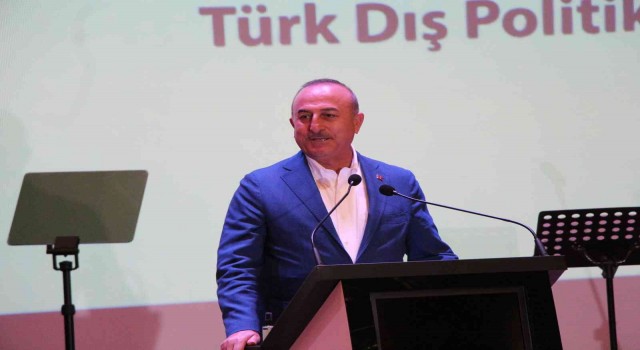 Bakan Çavuşoğlu üniversite öğrencileri ile bir araya geldi