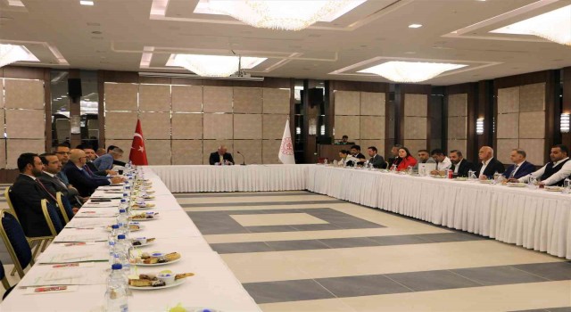 Bakan Ersoy Diyarbakırda turizm sektör temsilcileriyle bir araya geldi