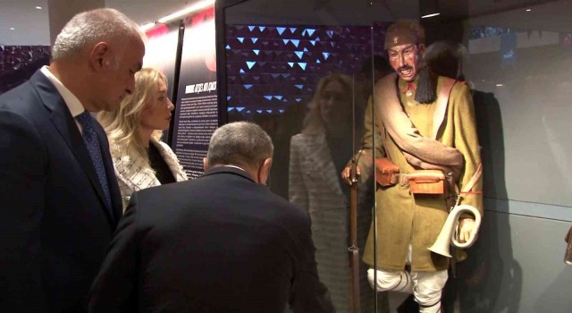 Bakan Ersoy: ‘Gençler açısından hafızada kalması, hayal edilebilmesi açısından önemli ve başarılı bir sergi