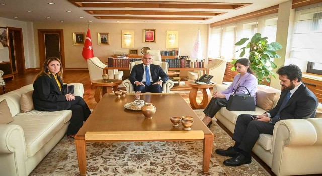 Bakan Ersoy, öldürülen müzisyen Onur Şenerin kardeşi ile görüştü