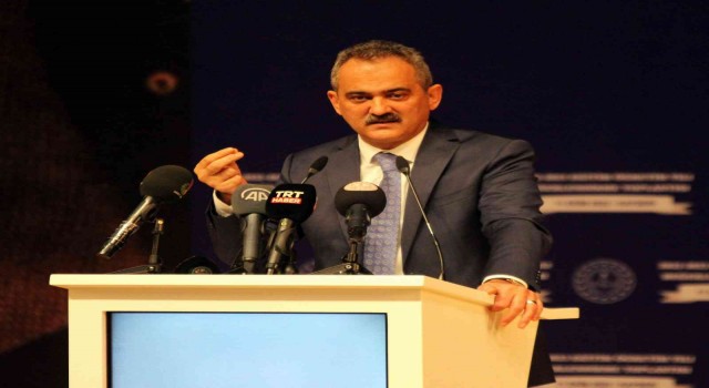Bakan Özer: Eğer okulları kapalı tutsaydık en önemli fırsat penceremiz olan gençlerimizi kaybedecektik