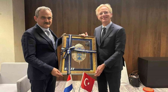 Bakan Özer, Hollandalı mevkidaşı Dijkgraaf ile bir araya geldi