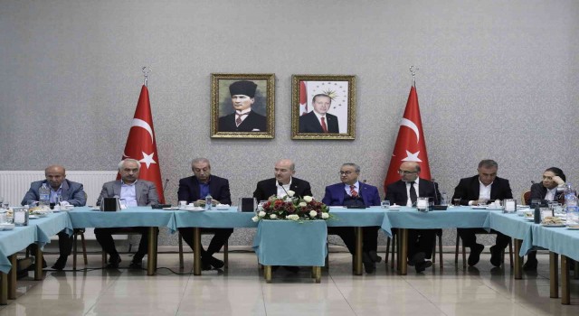 Bakan Soylu Diyarbakırda kanaat önderleriyle bir araya geldi