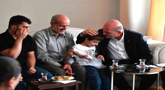 Bakan Soylu, Diyarbakırda Yasin Börünün ailesiyle bir araya geldi