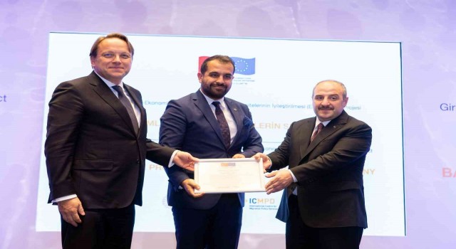 Bakan Varanktan Kayseri Ticaret Odasına proje ödülü