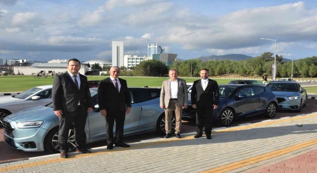 Bakan Yardımcısı Duran, KKTCnin milli otomobili GÜNSEL ile test sürüşü yaptı