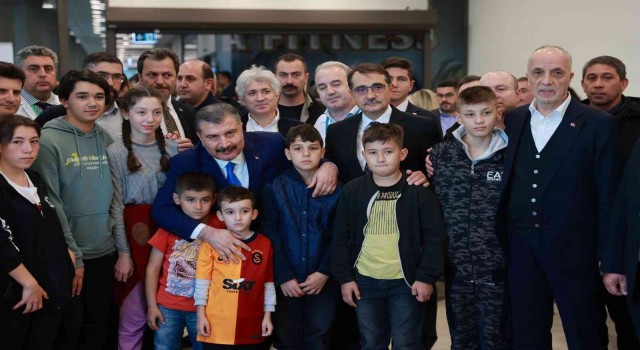 Bakanlar İstanbulda tedavileri süren 6 madenciyi ziyaret etti