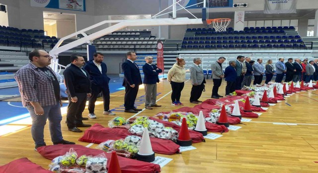 Bakanlıktan Manisadaki okullara spor malzemeleri desteği