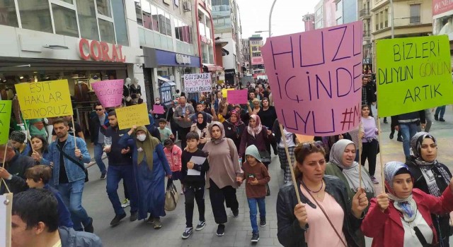 Bakırköyde aileler ve çocukları otizmli Mehmet Eres için yürüdü