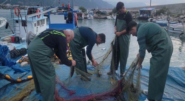 Balık avı için Karadenize açılan tekneler, boş dönmüyor