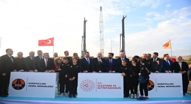 Balıkesir geçişini 5 dakikaya düşürecek Kuzeybatı Çevreyolunun temeli törenle atıldı