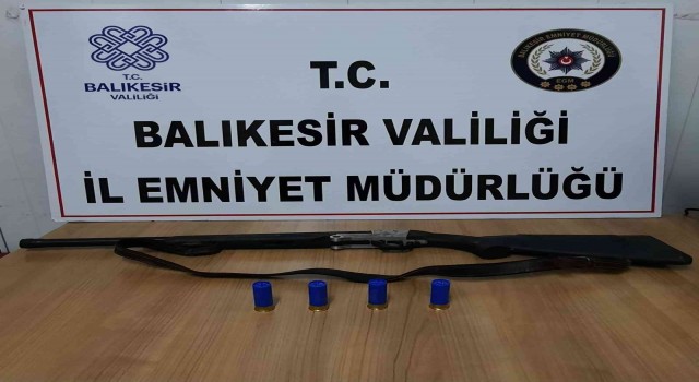 Balıkesirde polis 49 aranan şahsı gözaltına aldı