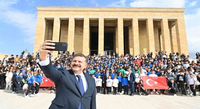 Balıkesirli gençler Atanın huzurunda