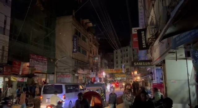 Bangladeş karanlığa gömüldü