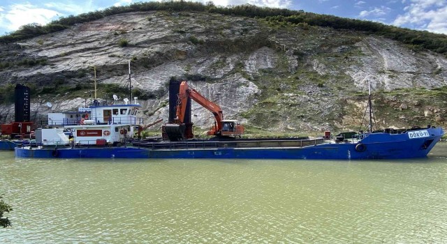 Bartın Irmağı tarak gemisi ile temizleniyor
