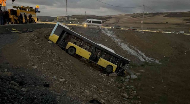 Başakşehirde İETT otobüsü şarampole uçtu