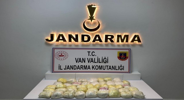 Başkalede 20 kilo 502 gram metamfetamin ele geçirildi