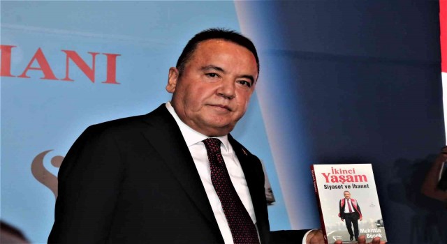 Başkan Böcek, hasta yatağında yaşadığı siyasi ihanetin kitabını yazdı