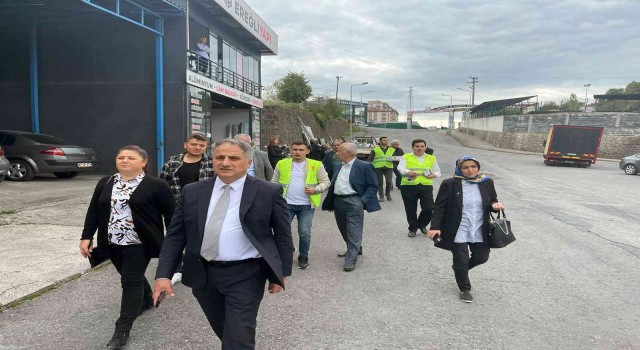 Başkan Bozkurt sanayi esnafına lokum dağıttı