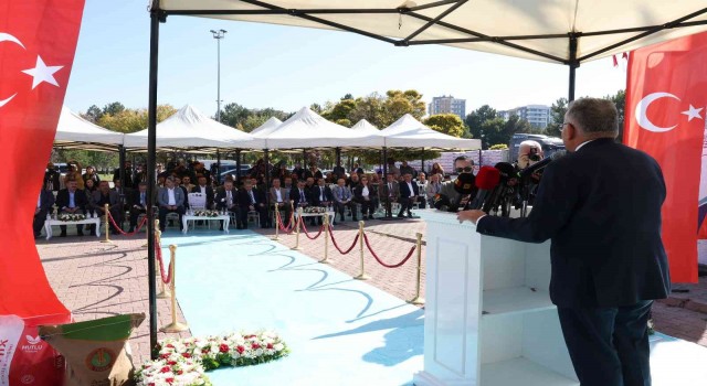 Başkan Büyükkılıç, çiftçiye bin 500 ton daha tohum dağıttı