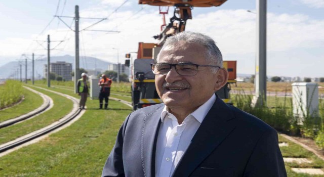 Başkan Büyükkılıç: “Tramvay hattına 120 bin adet fidan dikiyoruz”