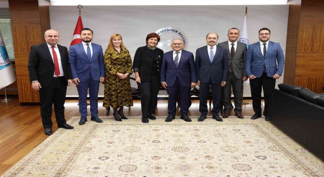 Başkan Büyükkılıça ziyaretçi yoğunluğu