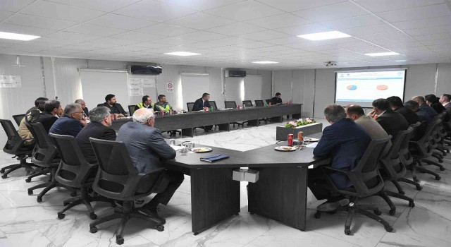 Başkan Büyükkılıçtan raylı sistem toplantısı