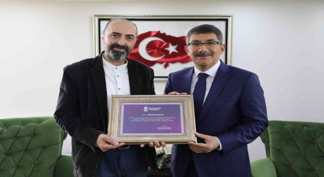 Başkan Çelikten Spili tanıtan Kalkana teşekkür belgesi
