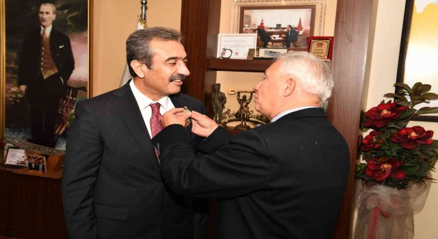 Başkan Soner Çetine Adaletin Kılıcı madalyası