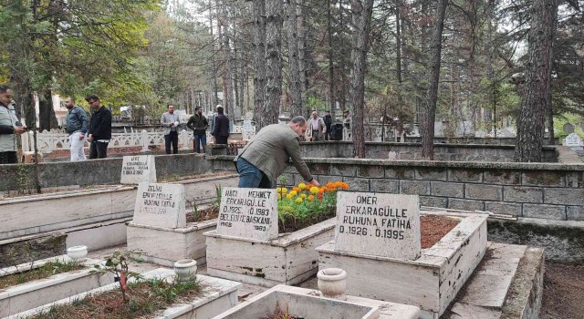 Başkan Volkan Kavaklıgilden hayatlarını kaybeden eski belediye başkanlarına vefa