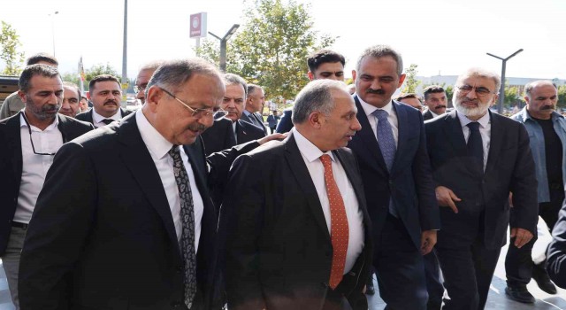 Başkan Yalçın, Bakan Özere eğitim yatırımlarını anlattı