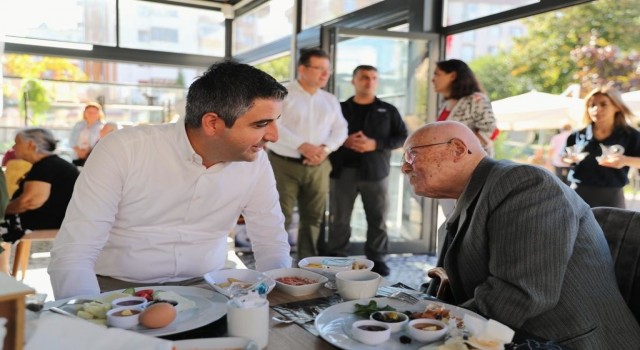 Başkan Yüksel, 1 Ekim Dünya Yaşlılar Gününde huzurevi sakinlerini unutmadı