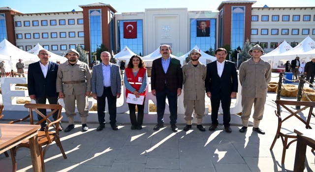 Başkanlar Hilal-i Ahmet Sergisini ve kan bağışı etkinliğine ziyaret