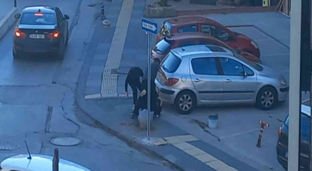 Başkentte liseli öğrencilerin silahlı bıçaklı kavgası kamerada