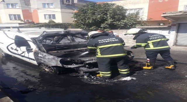 Batmanda bakkala giden sürücü döndüğünde aracını yanarken buldu