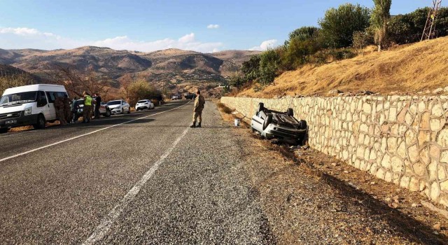 Batmanda kontrolden çıkan otomobil takla attı: 3 yaralı