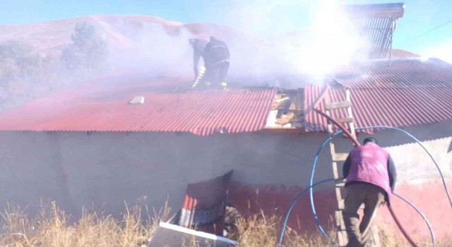 Bayburtta çatıda çıkan yangın söndürüldü