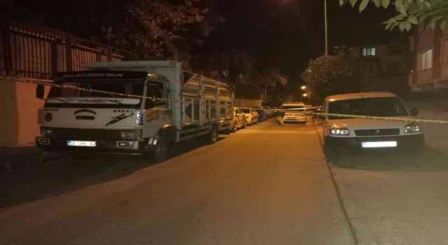 Bayrampaşada bir kişi kamyonet içinde ölü halde bulundu