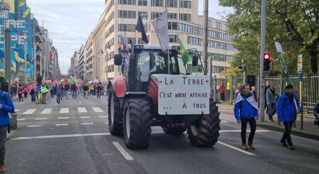 Belçikada COP27 öncesi “iklim değişikliği” protestosu