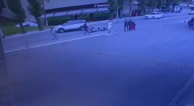 Benzinlikten çıkan cipi geç fark edince kaza yaptı