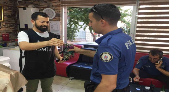 Berber bulduğu cüzdanı polise teslim etti