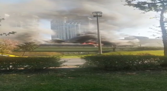Beşiktaşta İETT otobüsü alev alev yandı
