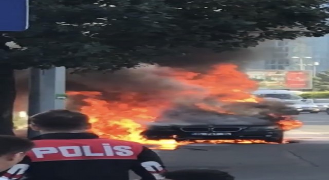 Beşiktaşta korkutan otomobil yangını