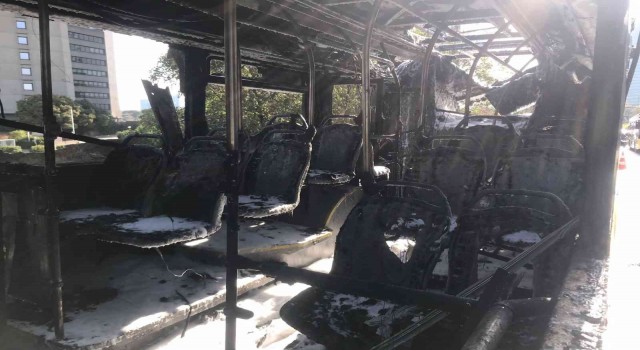Beşiktaşta seyir halindeki İETT otobüsü alev aldı