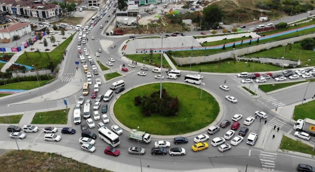 Beylikdüzünde yıllardır çözülemeyen trafik çileye dönüştü