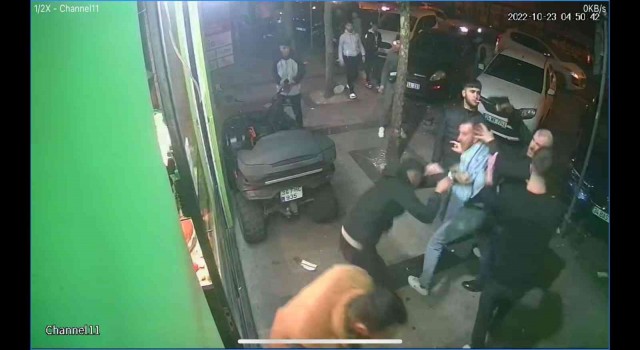 Beyoğlunda 10 kişilik grup çiğköftecide dehşeti yaşattı