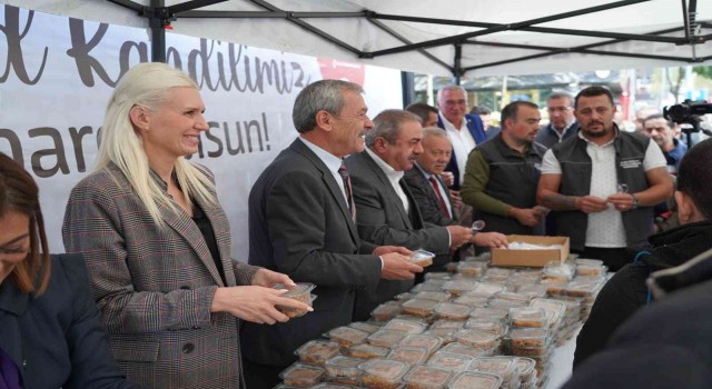 Bilecikte vatandaşlara helva ikram edildi