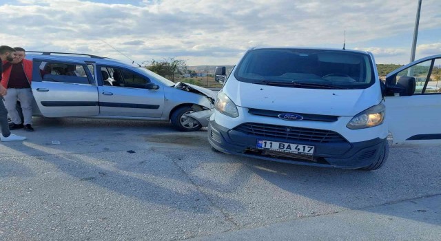 Bilecikte yaşanan trafik kazasında 3 kişi yaralandı